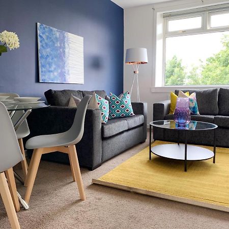 Modern And Vibrantly Designed Apartment Motherwell Zewnętrze zdjęcie