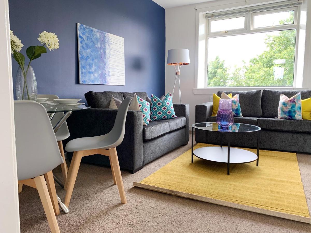 Modern And Vibrantly Designed Apartment Motherwell Zewnętrze zdjęcie